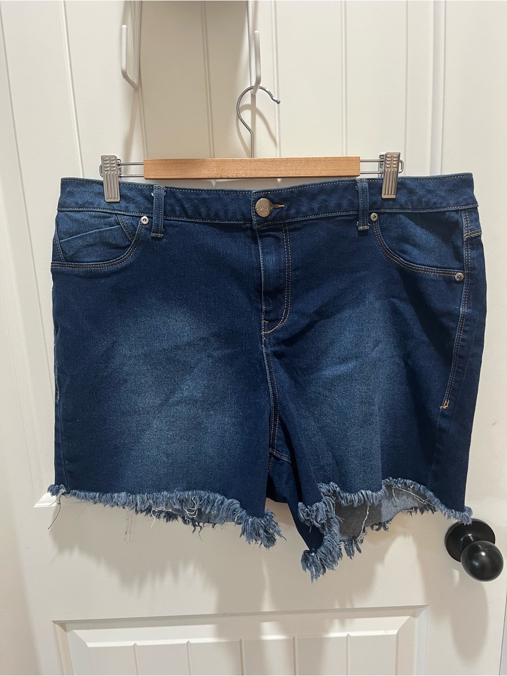 H3 Denim Women's Plus Size Dark Wash Denim Shorts with Raw Edge - 20W